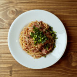 コンビーフとベーコンのパスタ