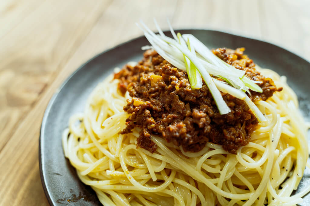 バターの風味が美味しい！キーマカレーのスパゲティ